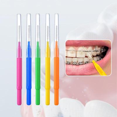 Ortodontický mezizubní kartáček s měkkými štětinami pro čištění mezer a péči o dásně