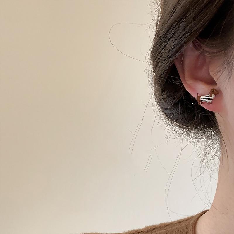 Cartoon cute dripping oil dachshund dog stud earrings simple personalized earrings