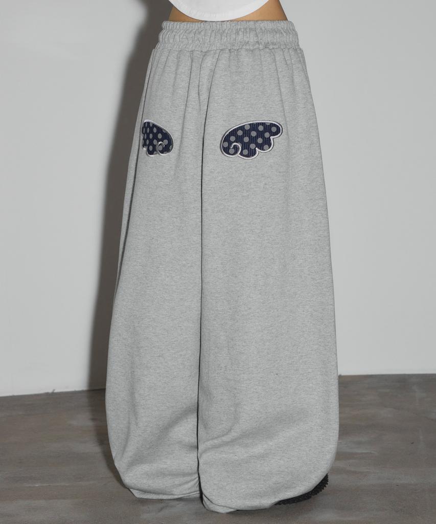 Seulliggeullou Angel Applique Curved Sweatpants [Gray]