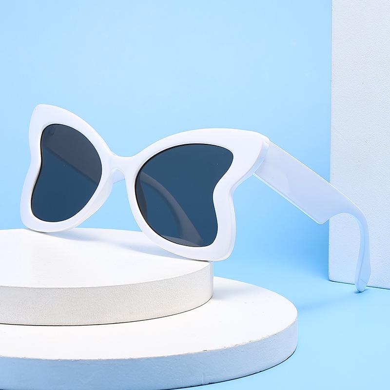 Women's Retro Butterfly Sunglasses - Elegant Color Block Design with Sun Protection