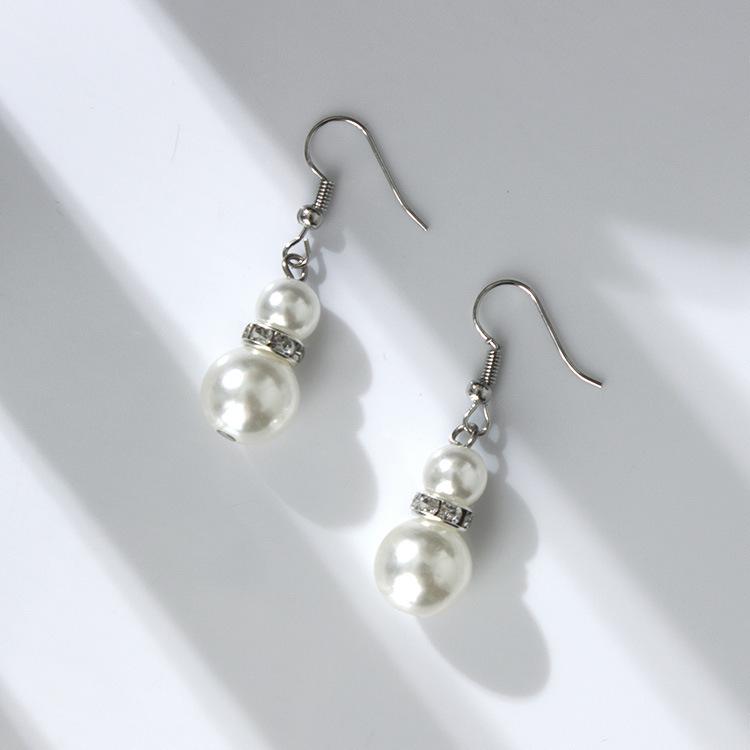 Rhinestone Pearl Necklace, Diamond-Set Bracelet, and Earrings Women's Three-Piece Jewelry Set