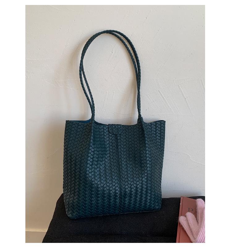 

Large capacity woven bag women s 2025 new casual retro tote bag fashion texture shoulder bag mother bag tide