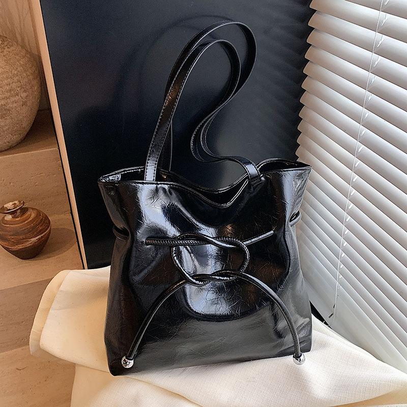 Premium Bag Women's New Niche Fashion Portable Shoulder Underarm Bag Simple Work Commuter Bag