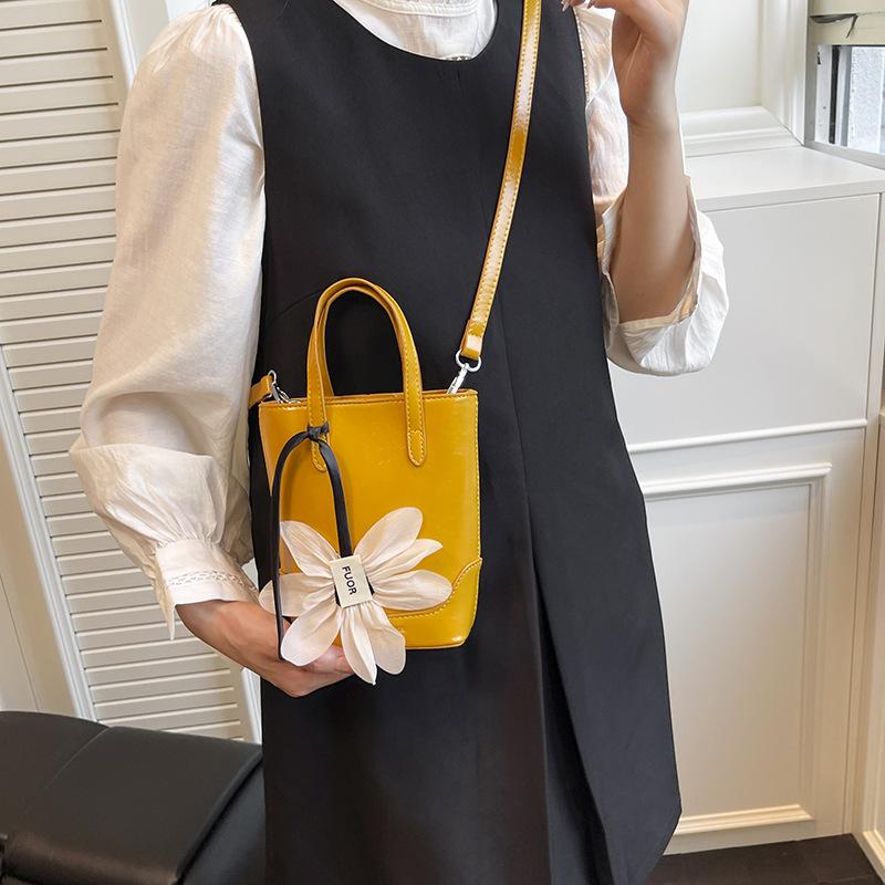 

Flower mobile phone bag women s summer new fashion portable bucket bag versatile shoulder bag messenger bag жёлтый