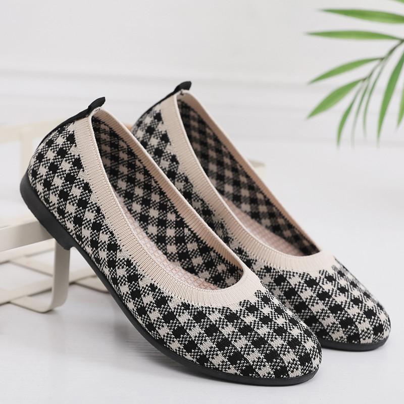 Breathable and Comfortable Old Beijing Cloth Shoes, Casual Slip-on Shoes for Women, Mother's Shoes, Fashionable Flying Woven Cloth Shoes