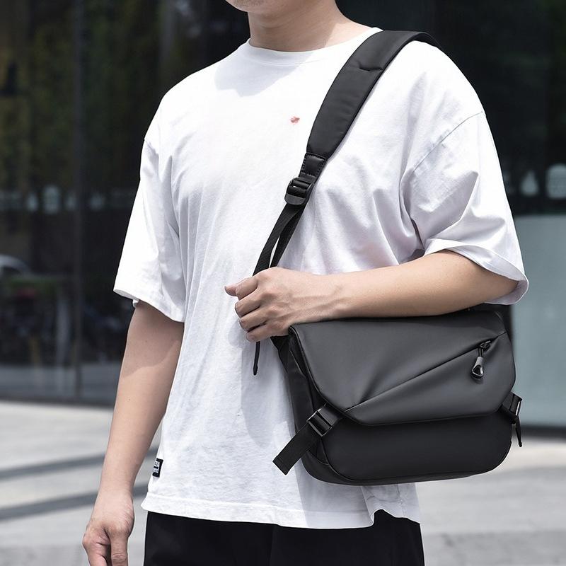 Men's Large-capacity Casual Bag Outdoor Sports Fashion Leather One-shoulder Crossbody Bag
