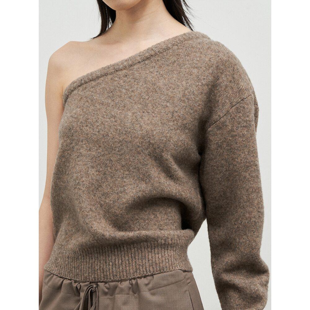 Anggae Moss Oneoff Shoulder Pullover Beige