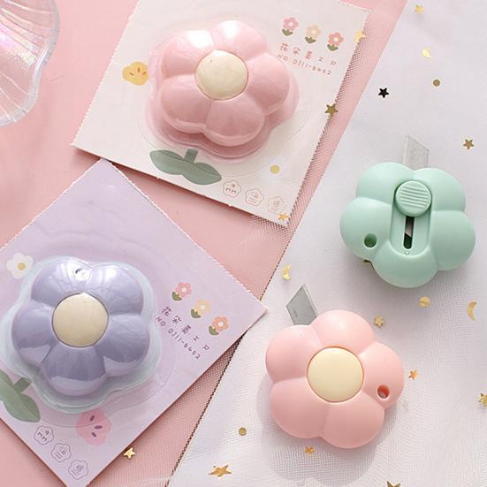 Cute Flower Mini Utility Knife Portable Retractable Blade for Opening Packages Scrapbooking Lightweight Compact Cutting Tool for Travel