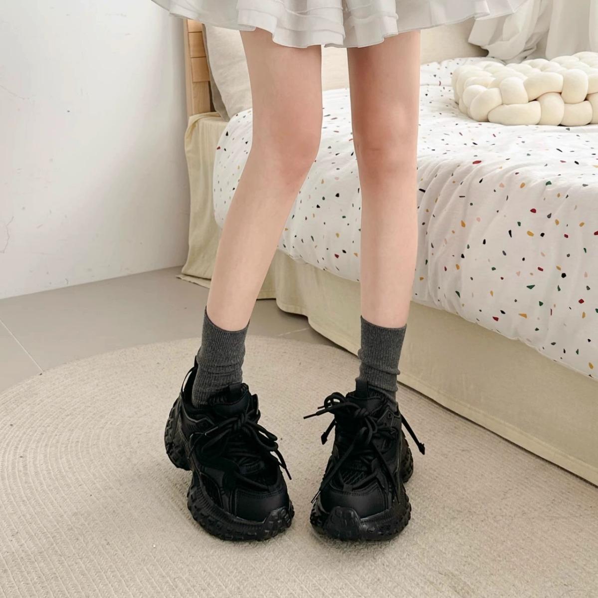 

Серебряные туфли для папы на платформе, женские, осень 2024 года, новые сетчатые дышащие спортивные универсальные туфли с небольшими шинами, увеличивающие рост 35