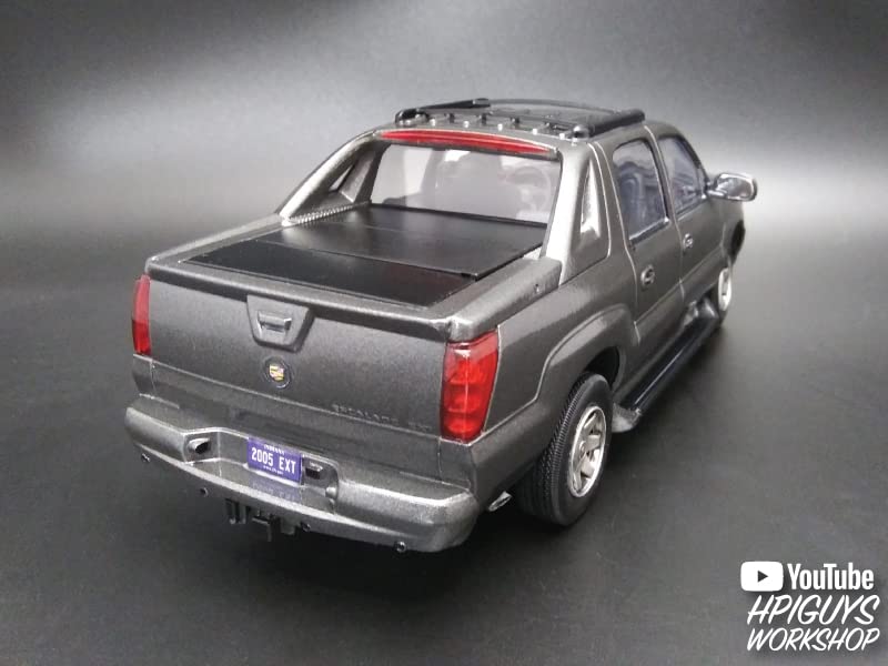 AMT 2005 Cadillac Escalade EXT SUV Pickup Plastic Model AMT1317 Molding Color 1/25