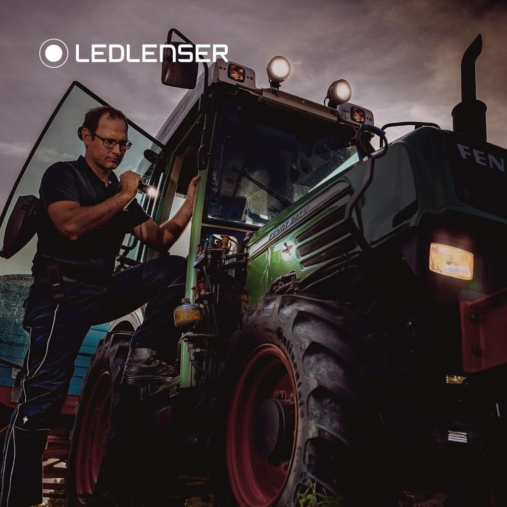 Ledlenser P7R SE Handheld or Dry Cell Up To 1100 Includes a Luxury Gift Warranty with German Brand Flashlight, Rechargeable, Battery-Powered,