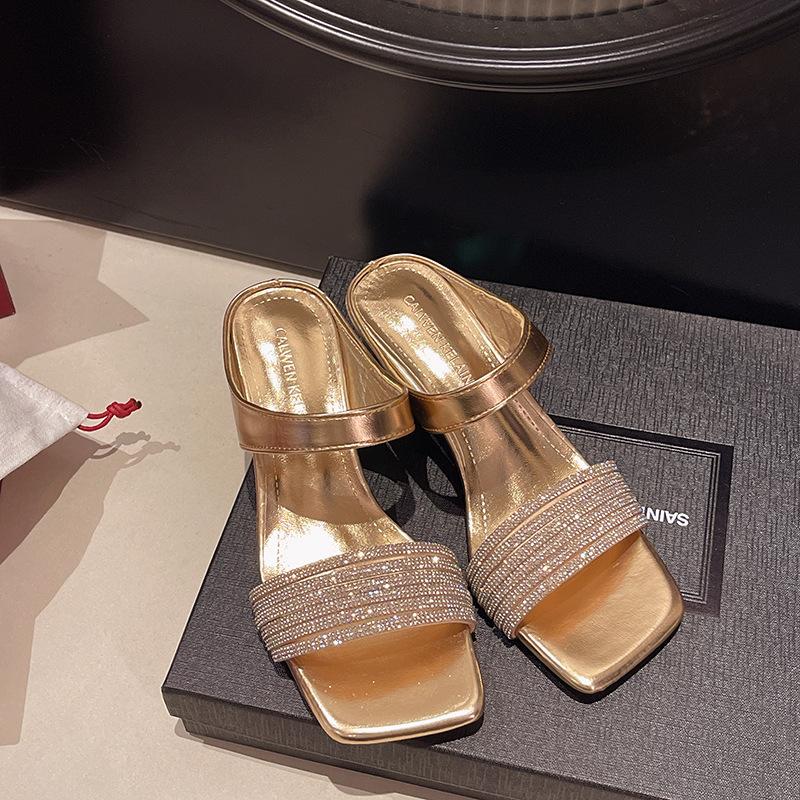 

Тапочки на высоком каблуке со стразами, женская летняя одежда 2025 года, летний квадратный каблук, толстый каблук, средний каблук, модные, классные тапочки для женщин 35 шампанского