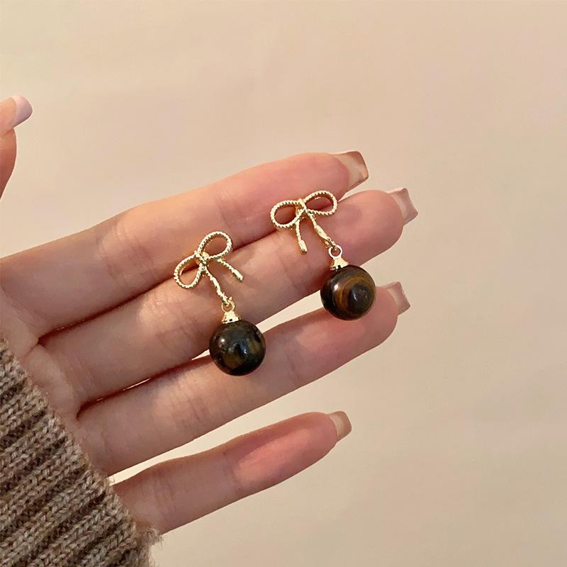Maillard Coffee Color Round Geometric Earrings Fashionable Retro Simple Versatile Stud Earrings Popular High-end Earrings Women