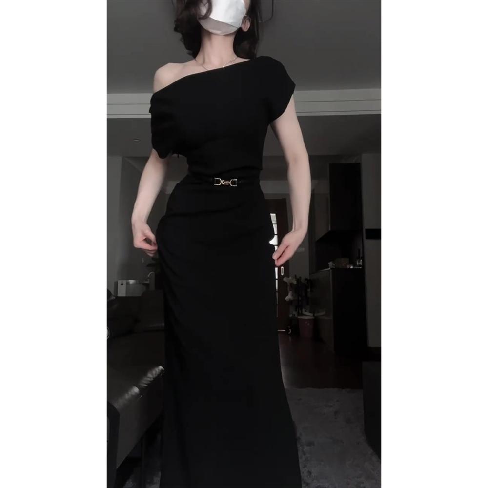 Black one-word shoulder slanted shoulder dress, female girls are particularly unique and beautiful, pinched waist skirt, small man, small mother, long