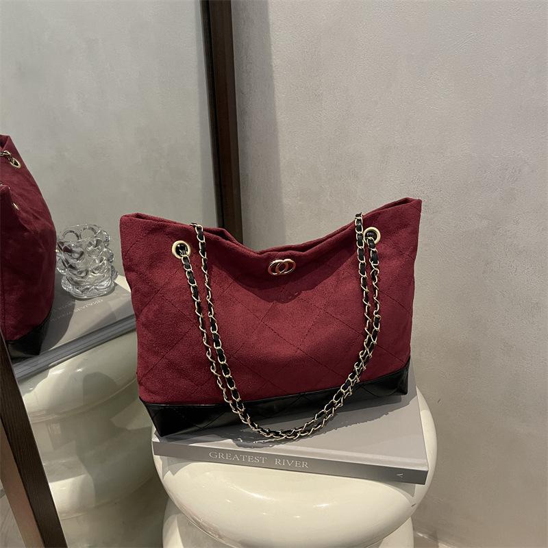 High-value retro chain tote bag season new fashion shoulder bag women's hand-held armpit bag