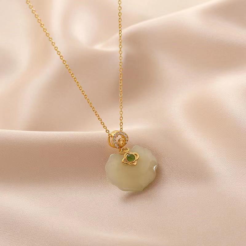 Heji Ruyi Jade Necklace: Women's White Jade Leaf Pendant Clavicle Chain in Retro Style