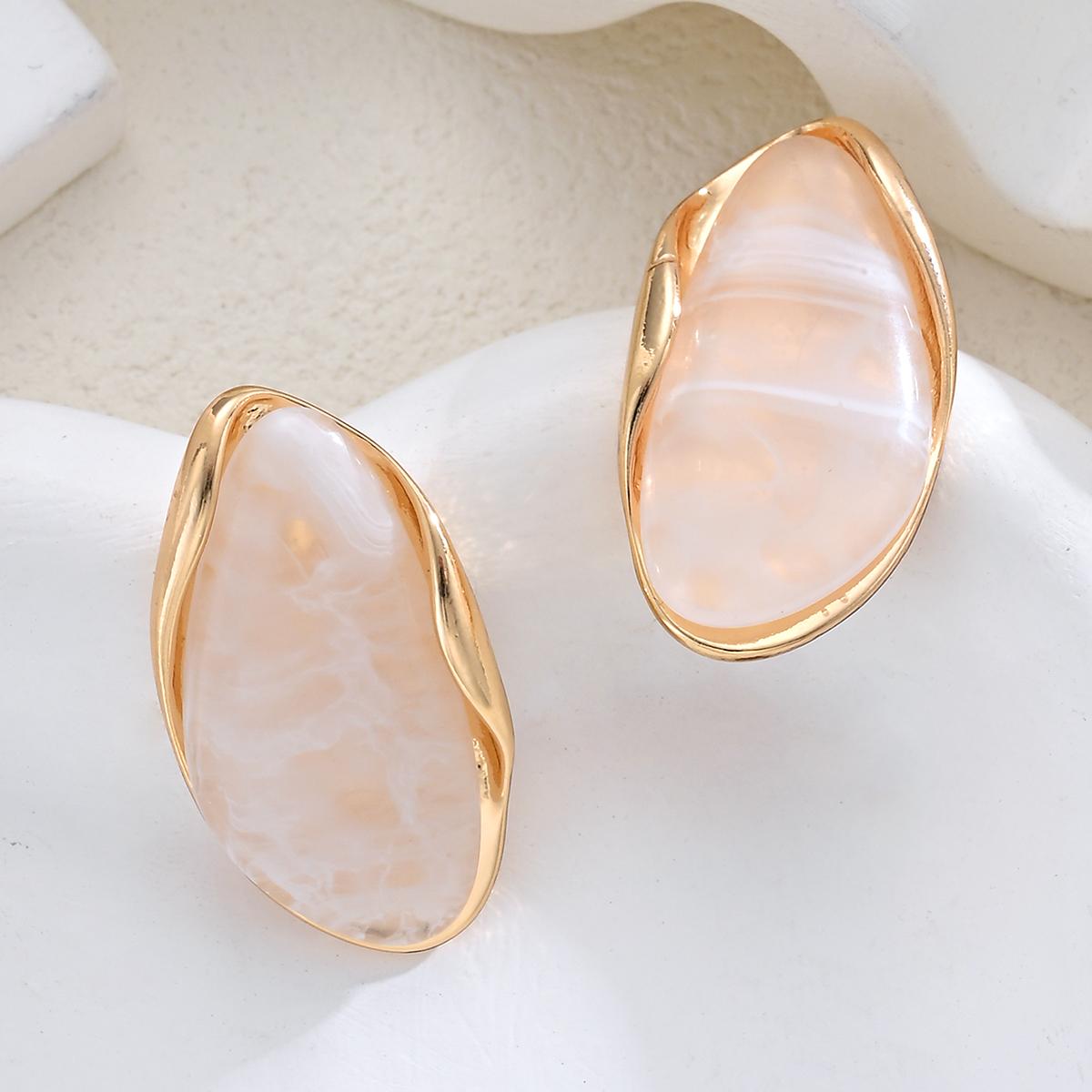Retro Irregular Geometric Resin Stud Earrings for Women Exquisite Gold Color New Design Earrings Fashion Daily Jewelry Gift 2026