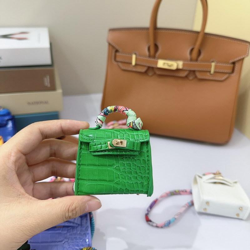 Mini Kelly bag pendant, crocodile pattern leather, cute miniature bag pendant, high-end car keychain, car pendant.