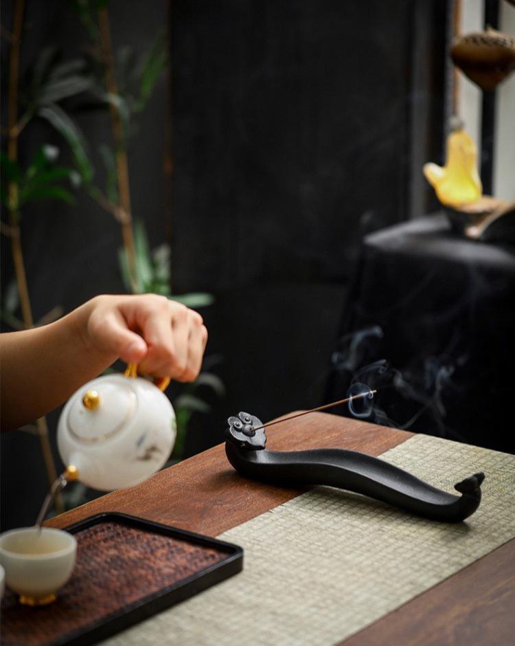 Black Pottery Lotus Leaf & Flower Ceramic Incense Holder - Creative Ruyi Buddha Design for Home Decor