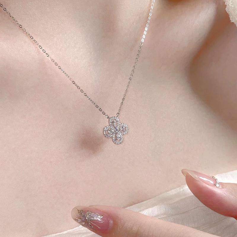 Flash Diamond Zircon Four-Leaf Clover Necklace Women'S Light Luxury High-End Pendant Titanium Steel Non-Fading Collarbone Chain