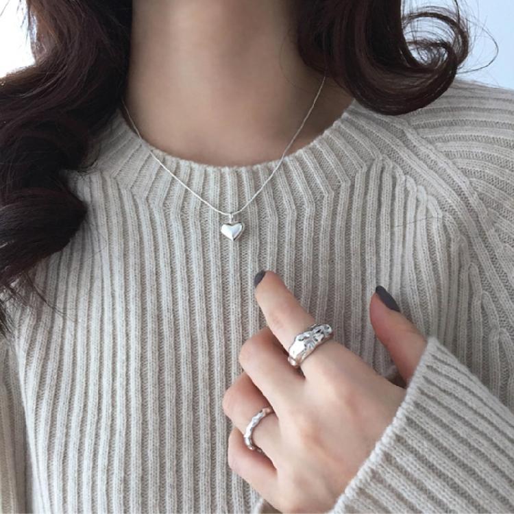 Stylish Metal Heart Pendant Necklace Multifuntional Jewelry Metal Texture Suitable for Everyday Wear and Parties