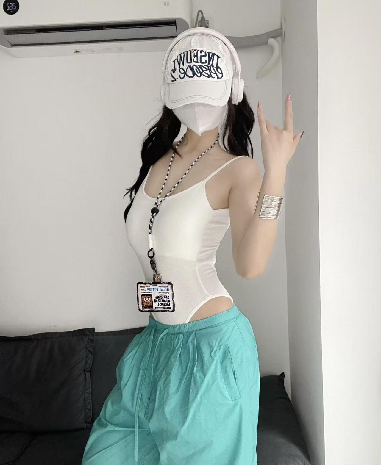 Женский летний тонкий топ-майка без спинки со встроенным бюстгальтером One Size