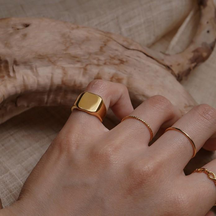 Trendy Retro Square Ring: Exaggerated Minimalist Design for Women, Copper Plated with Real Gold