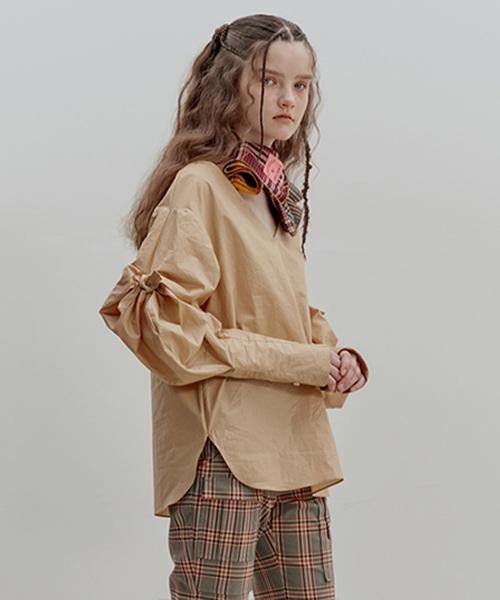 Fake Mama [Fake Mama X Dewy Dewy] Oversized Ribbon Sleeve Blouse_Beige Beige/Free