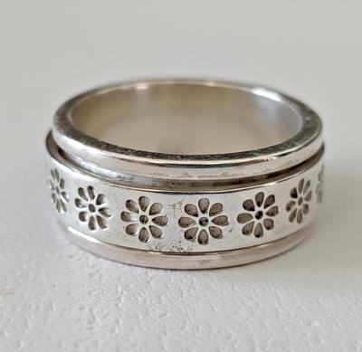 Virágos pörgettyűs gyűrű, Dizájner forgó gyűrű, Meditációs gyűrű, 925-ös tömör sterling ezüst, Gyűrű nőknek, Ajándék neki