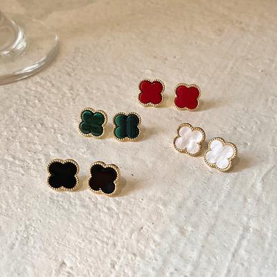 Boucles d'oreilles trèfle à quatre feuilles, petites boucles d'oreilles parfumées, style vent, simples et légères, style senior, style niche, uniques et polyvalentes