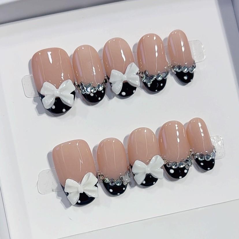 

Hepburn Style French Pearl Black Floral Bow Medium Length Wearable Nails Type M