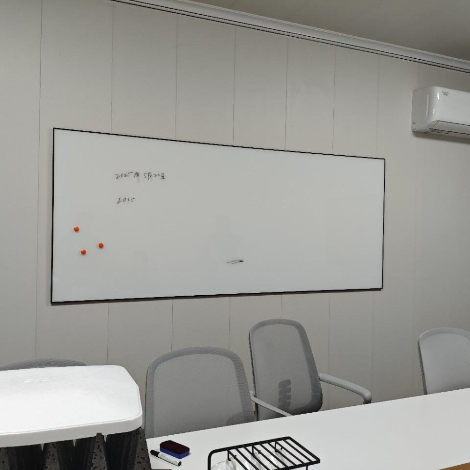 Ultra-White Tempered Glass Magnetic Whiteboard – Wall-Mounted for Office, Meeting, or Home.