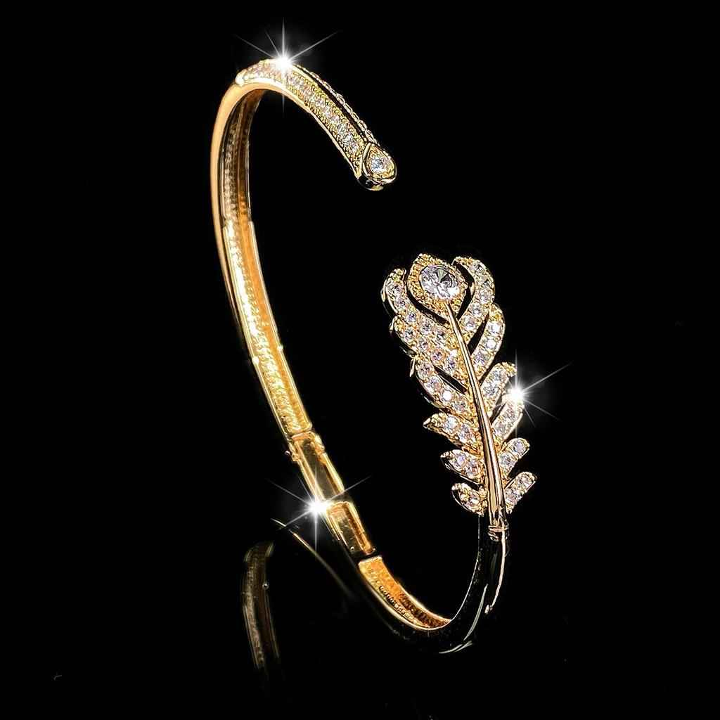 Fashionable and Luxurious Feather-filled Women's Classic and Elegant Accessory Bracelet