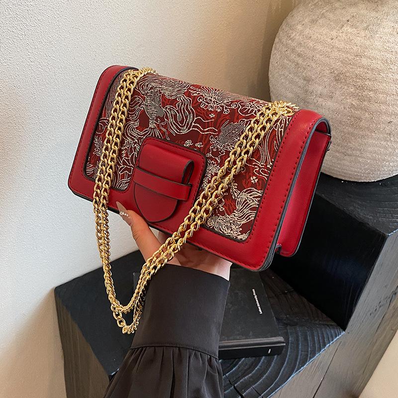 

Foreign trade women s bag 2025 new literary and artistic national style embroidery thread shoulder bag fashionable retro messenger chain small square червоний