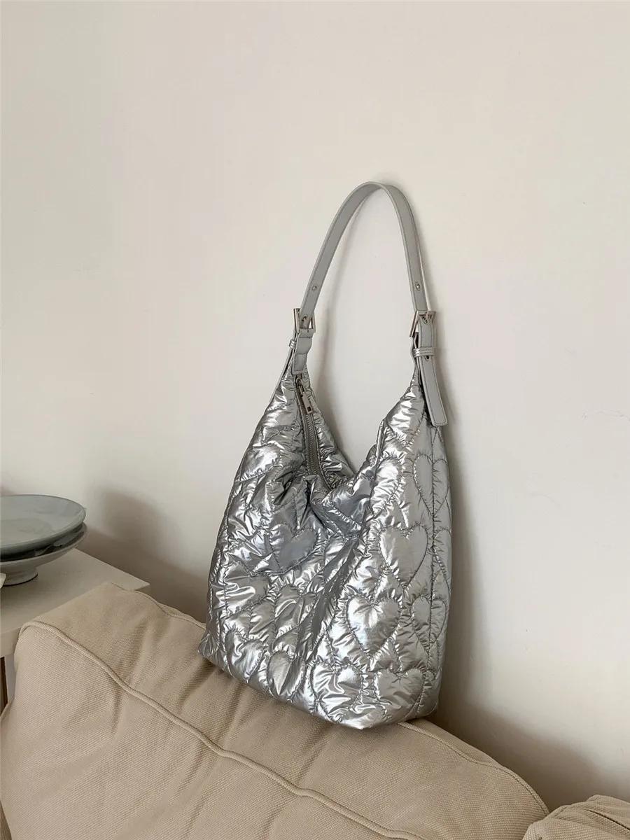 

Heart embroidered women Shoulder Bags Trend Soft new Large capacity Handbags Travel big hobos bags Winter female Hand Bag срібний