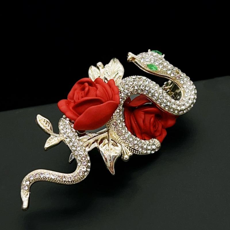 Retro Red Rose Gold Snake Brooch - High-end, Exquisite Corsage with A Touch of Unique Charm and Sparkling Rhinestones.