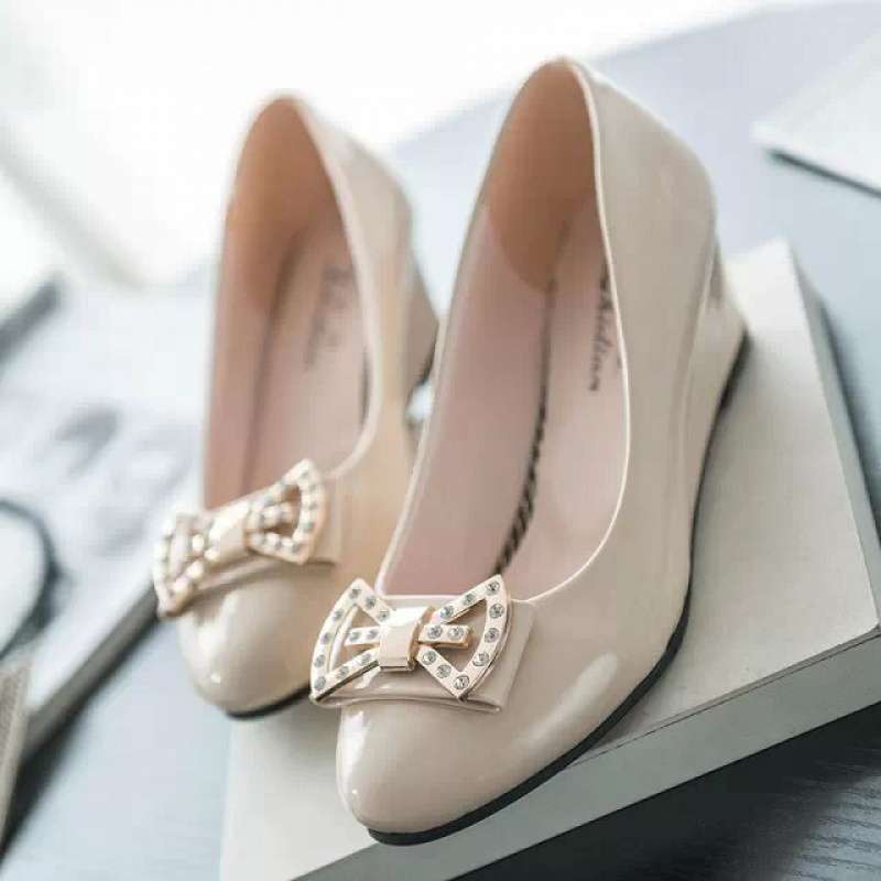 2025 Korean Version of Spring and Autumn New Women's Leather Shoes Medium Heel Thick Heel OL High Heel Round Head Light Mouth Wedge Heel Shoes Single
