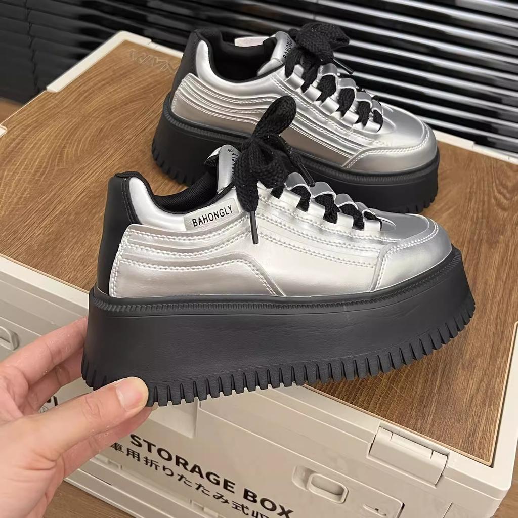 Pantofi albi mici cu talpă groasă, pentru femei, toamna 2024, versiune coreeană nouă a pantofilor tip muffin versatili, pantofi casual în stil universitar la modă