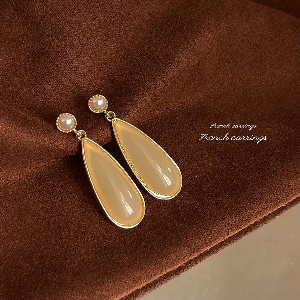 Chinese-Inspired Elegant 925 Silver Stud Earrings with Exaggerated Design