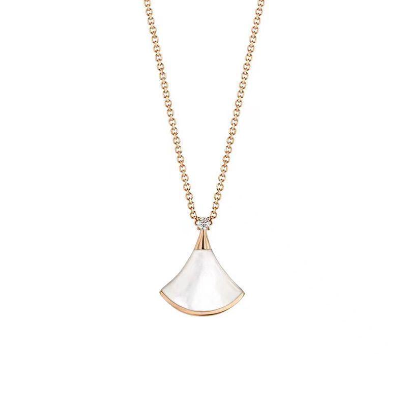 Summer 2024 Women's Fan-Shaped Shell Necklace: Trendy, Light Luxury Clavicle Chain
