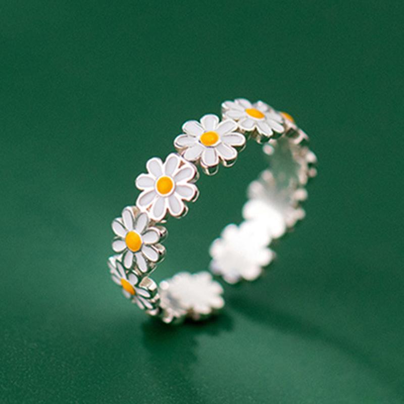 Cute Daisy Ring for Ladies, Sweet Girl with Delicate Sunflower Ring for Wedding Gift.
