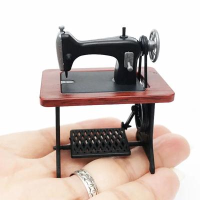 1/12 Dollhouse Miniature Antique Sewing Machine Plastic Model Props Decorative Toys Simulation Miniature Model Toys