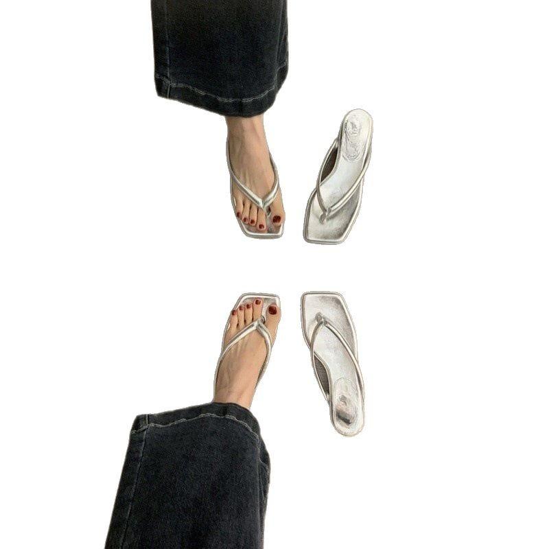 Französische Zehensandalen mit dickem Absatz für draußen Damenschuhe 2025 neu Sommer mit Rock Strand Silberne Sandalen