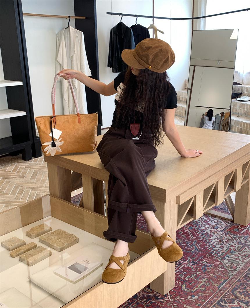 

Round head matte leather cross buckle commuter work shoes retro flat bottom shallow mouth single shoes fashionable versatile Mary Jane shoes 39 світло-коричневого кольору