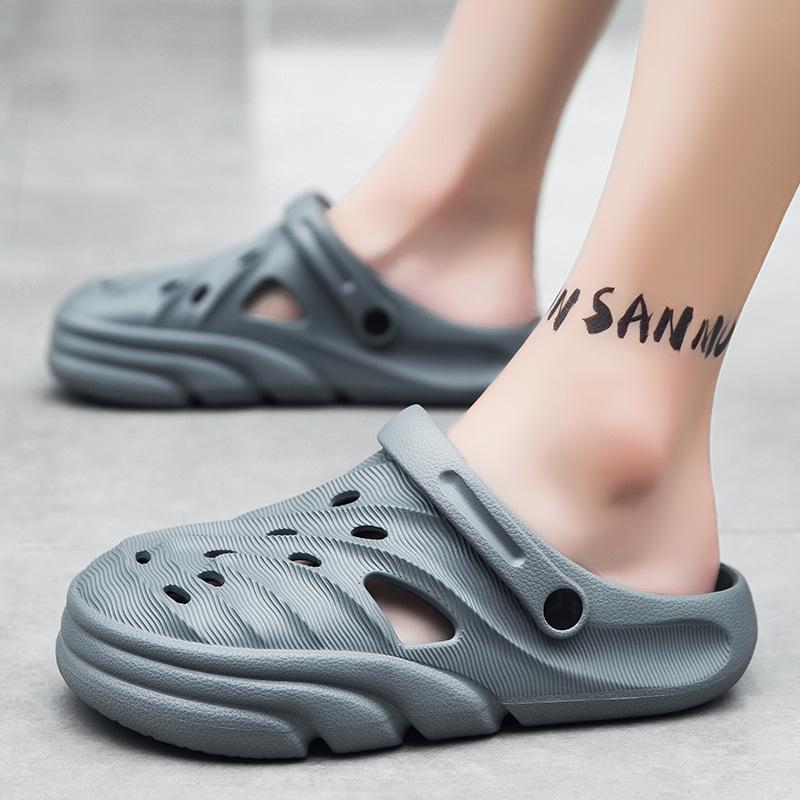 Hole Shoes Step On Shit Bag Head Slippers Wear Deodorant Black Versatile Men'S Beach Sandals Sports Non-Slip