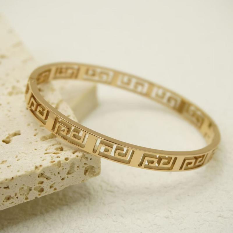 Designer Fashion 18K Gold-Plated Bracelet New Buckle Bangles Jewelry Collection
