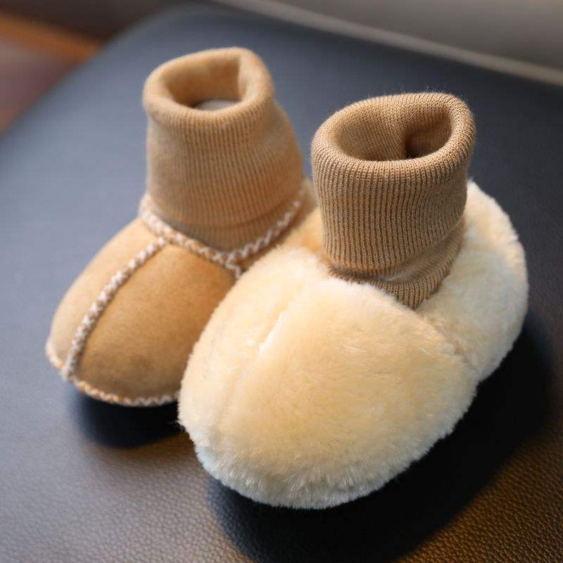 Imitationsfell integrierte Babyschuhe und Socken Neugeborenes Baby warm Herbst und Winter weich besohlte Socken Schuhe 0-3-6-12 Monate