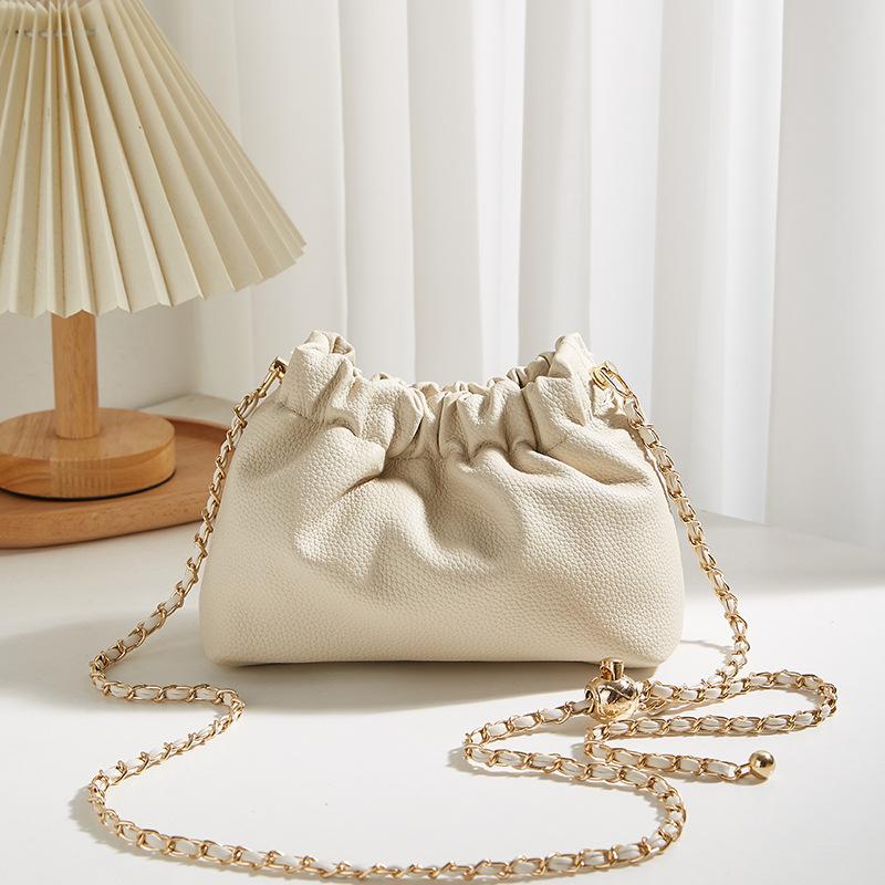 High-End Fashion Versatile Shoulder Messenger Bag Large-Capacity Chain Portable Women'S Bag New Niche Pleated Cloud Bag