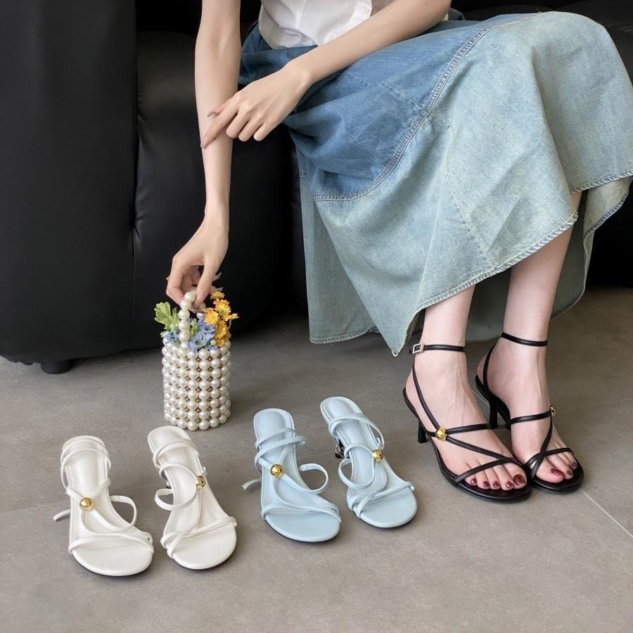 2025 summer thin strap metal decorative open-toed women's shoes fashionable commuting solid color medium heel sandals simple high heels