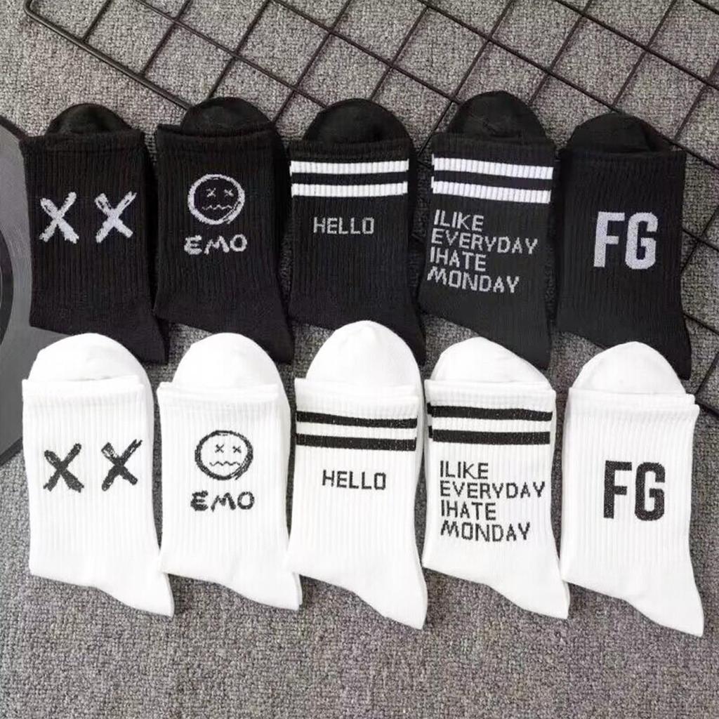 Zhuji Men's Trendy Black & White Mid-Tube Basketball Socks - Sweat-Absorbent, Breathable, Autumn/Winter.